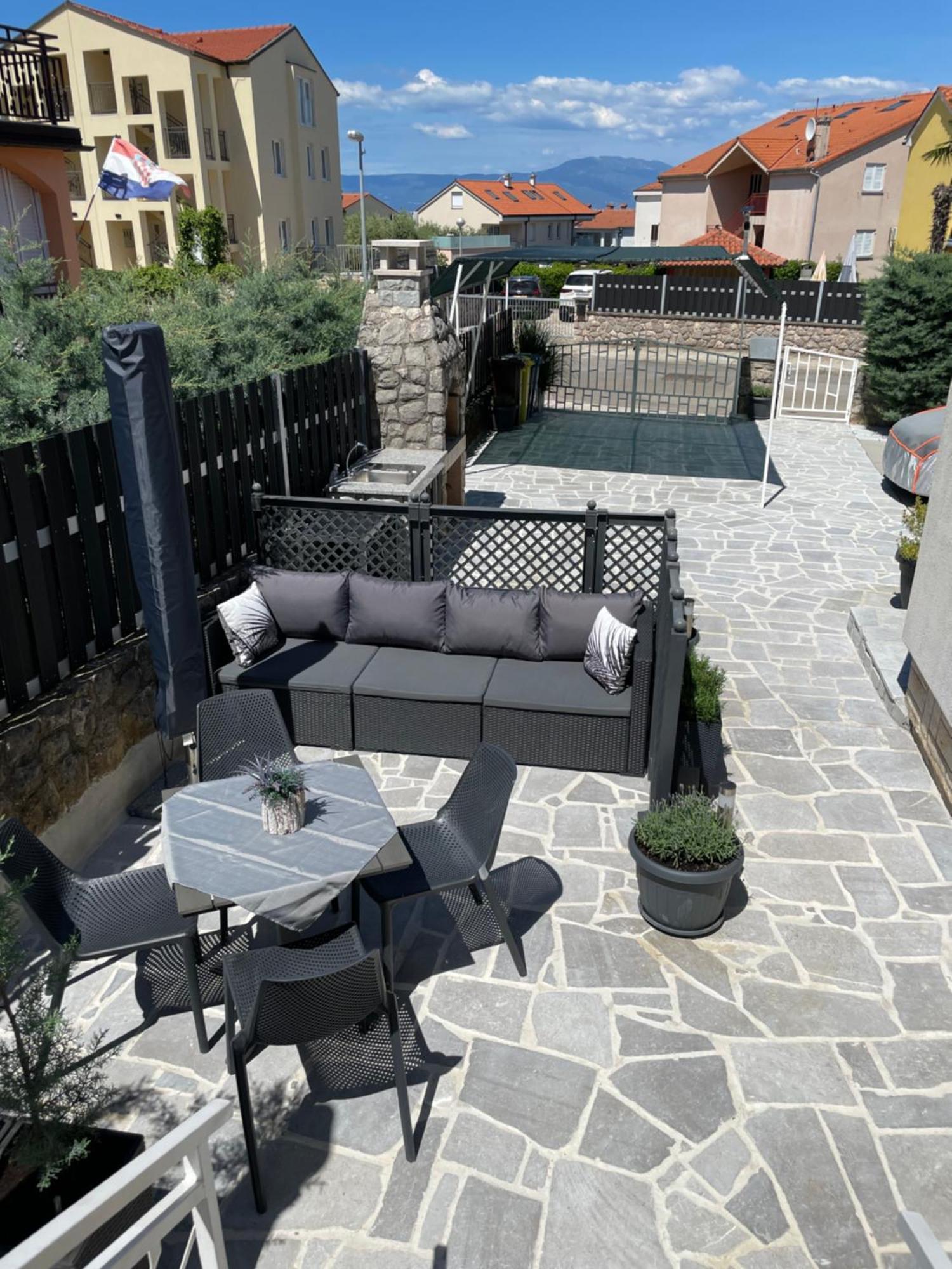 Casa Estancia Studio Apartment Njivice Exterior foto
